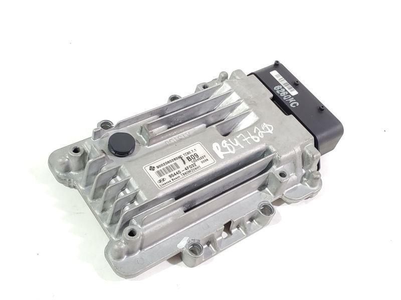 Control Module Transmission Control Mod PN 954404F032 OEM 13 14 Hyundai Genesis