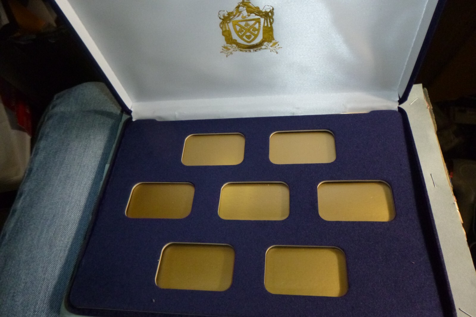 DISPLAY CASE VELVET ONLY FOR 7 SILVER BARS NICE CONDITION NO BARS COME