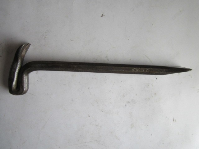 VINTAGE WRIGLEY 9” PRY BAR