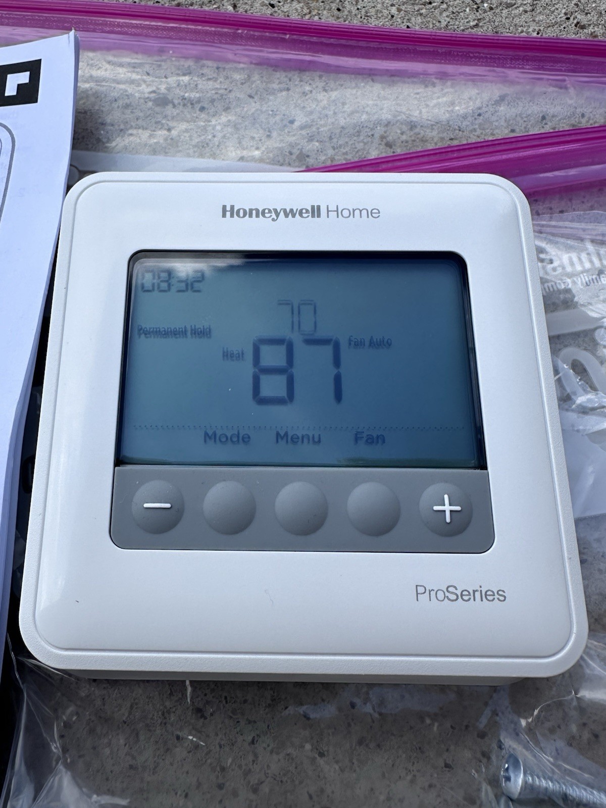 Honeywell T4 Pro Programmable Thermostat TH4110U2005/U