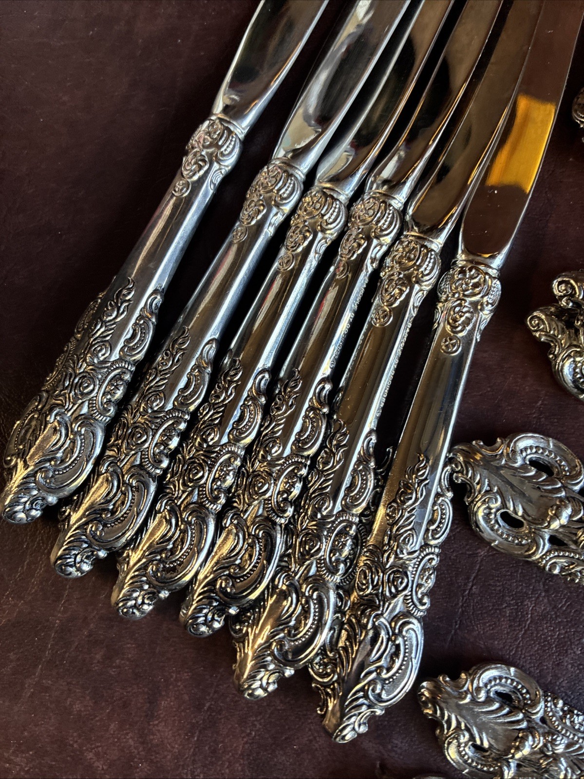 Baroque By Godinger 91 Piece Silver Plated Flatware Set