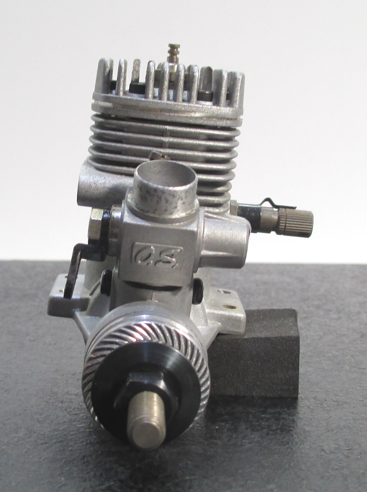 O.S. MAX-25FX 4.07cc 2-Stroke Glow Engine Includes muffler; used for RC airplane