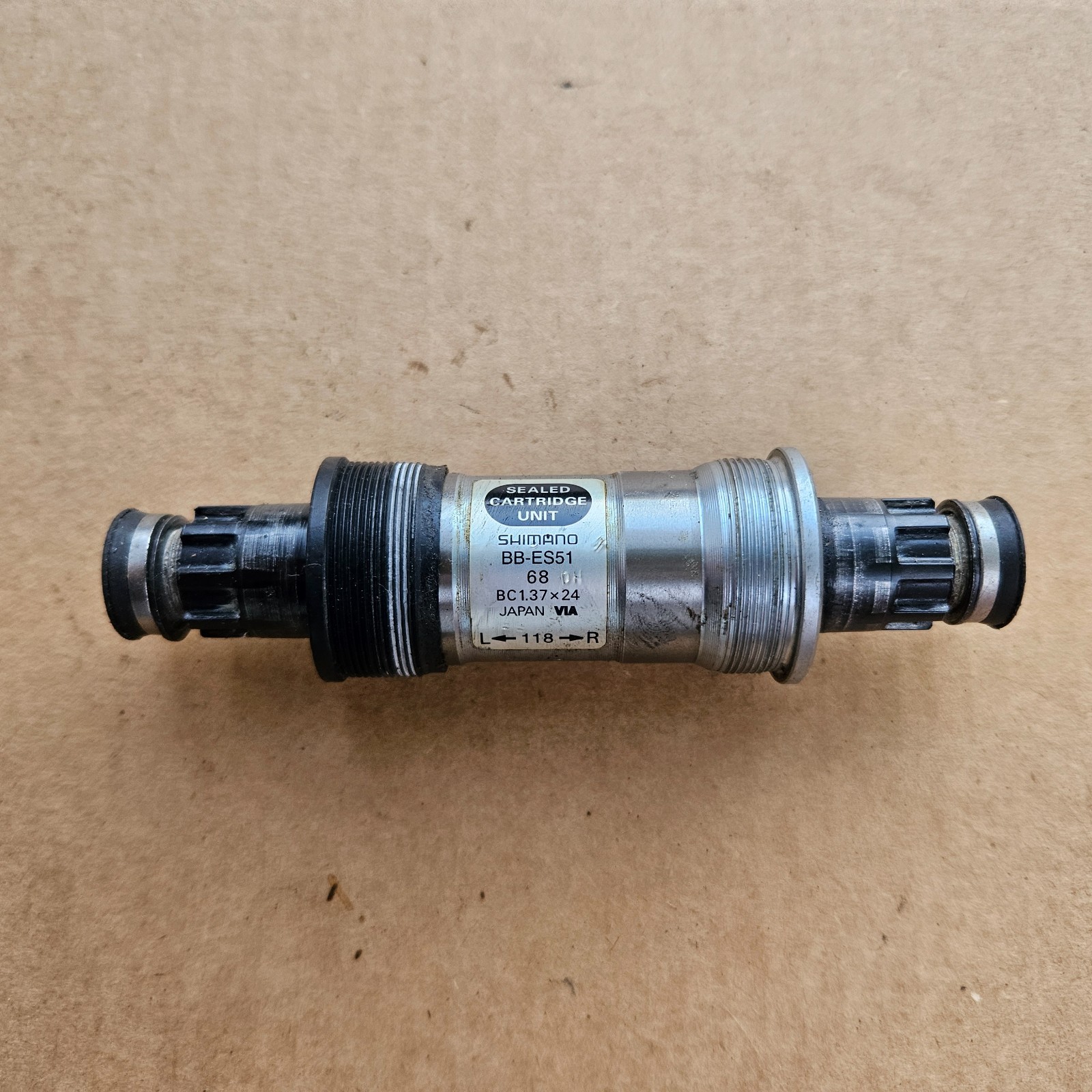 Shimano BB-ES51 Cartridge Bottom Bracket 68mm Shell x 118mm Octalink V2 + Bolts