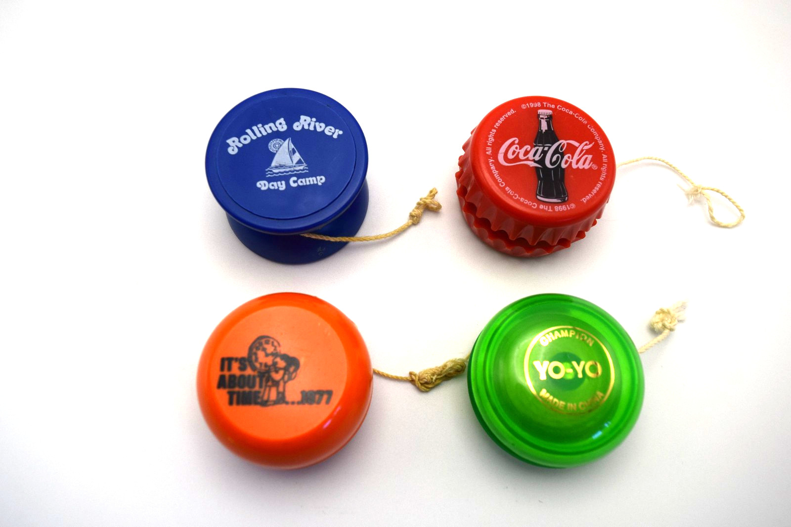 Mixed Lot of 4 Vintage Yo-Yos -Coca-Cola/ Champion/ Rolling River Day Camp...