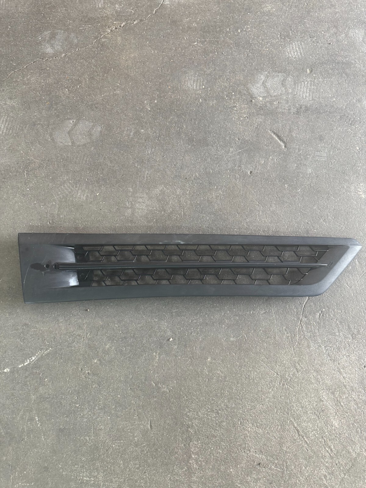 ✅OEM USED Freightliner Cascadia RH Hood Vent 17-21069-001 Hood Accessory✅