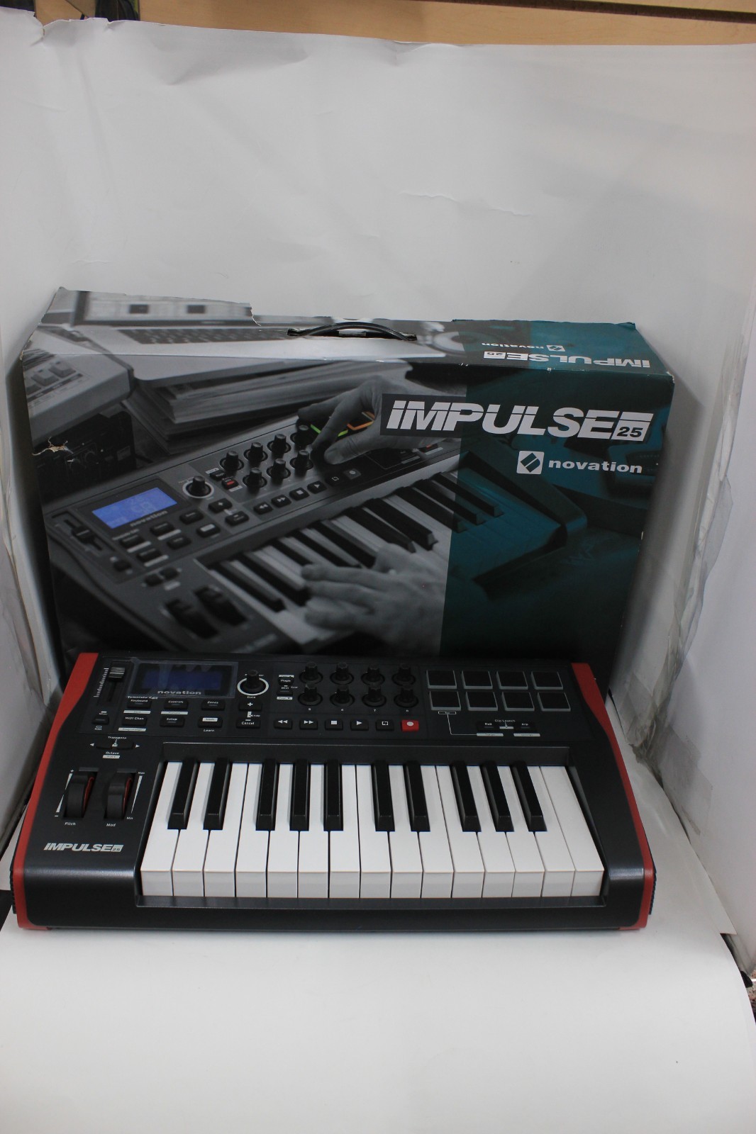 Novation IMPULSE 25 Ableton Live 25-Key MIDI USB Keyboard Controller