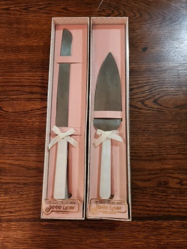 Wedding Cake Knife And Server Set Jamie Lynn marbled handles White