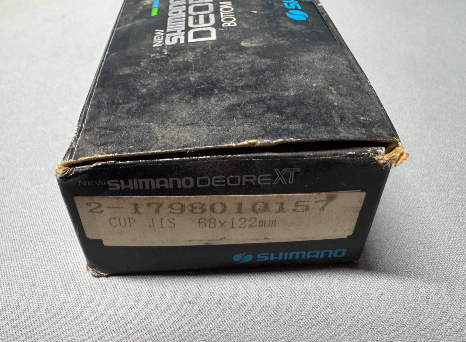 Old School Shimano Deore XT Bottom Bracket Set 68x122mm