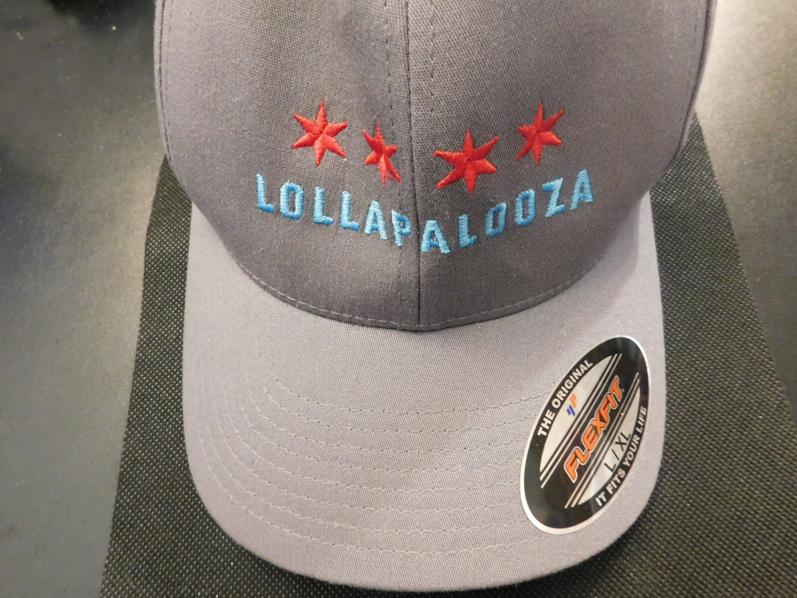 FLEX-FIT LOLLAPALOOZA RED STAR GRAY CAP!   e926UXX