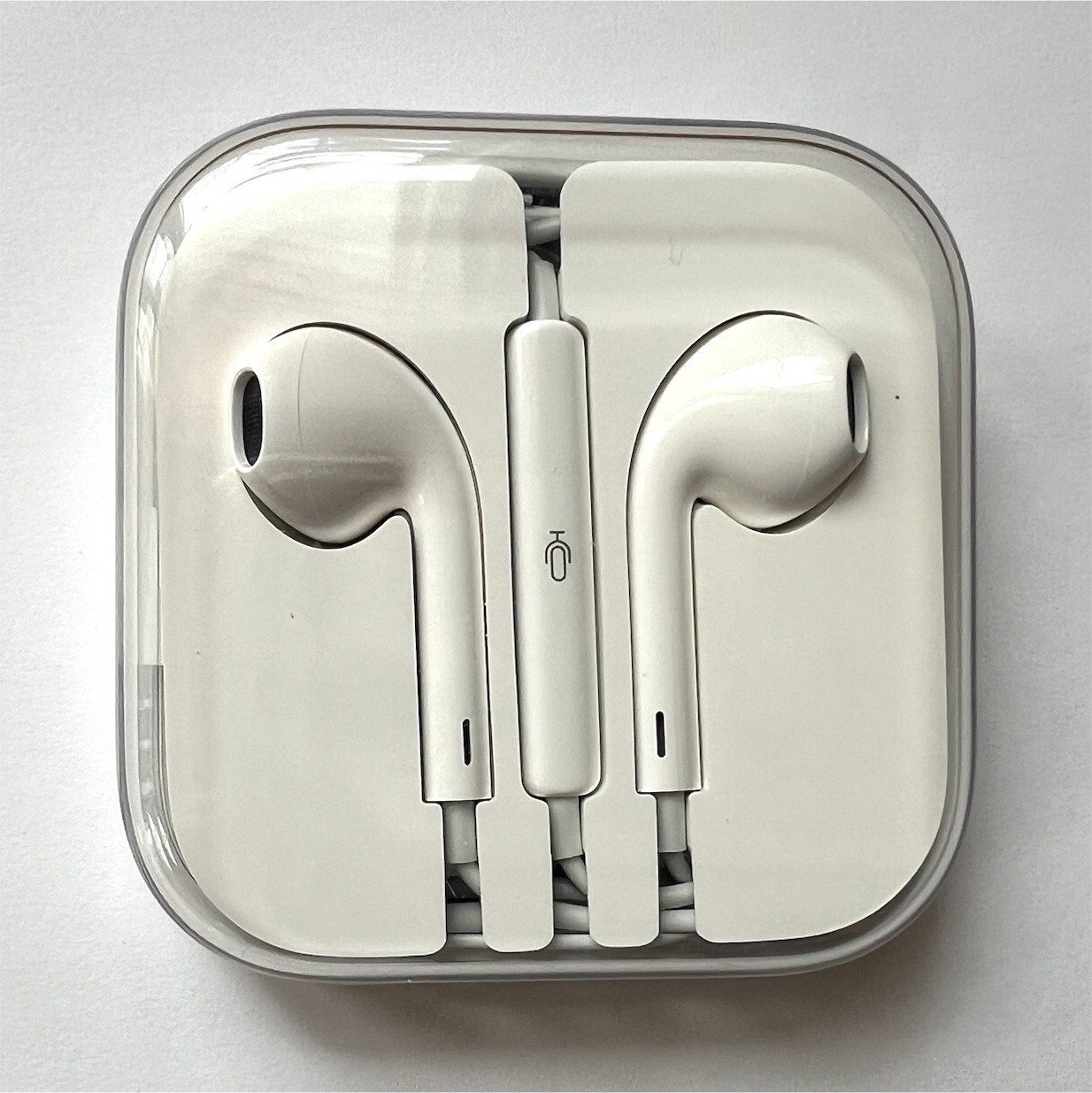 Apple EarPods In-Ear Headphones White 3.5mm Jack Built-In Microphone
