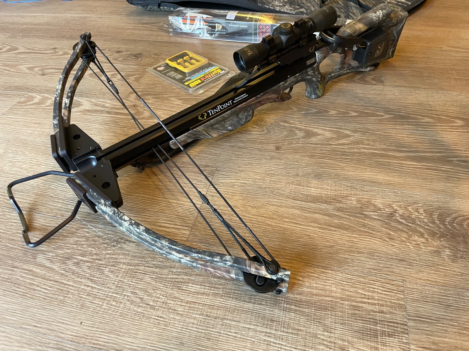 crossbow, tenpoint titan II accudraw with scope, case and bolts
