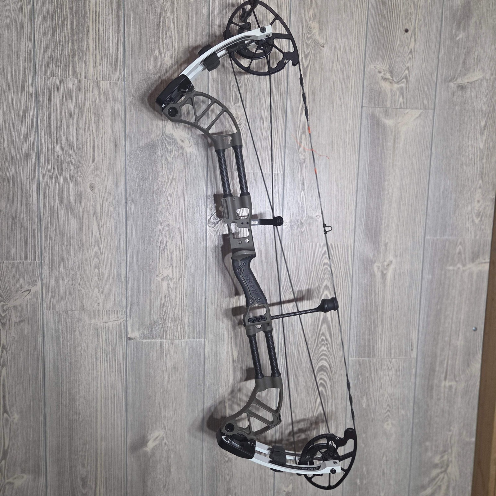Prime Form 60-70# Morrel Riser White limbs
