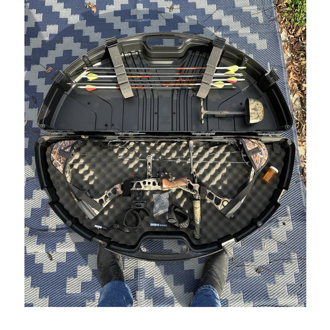 Matthews Switchback Bow w/ Case, Maxima Red Arrows/ Everything pictured included