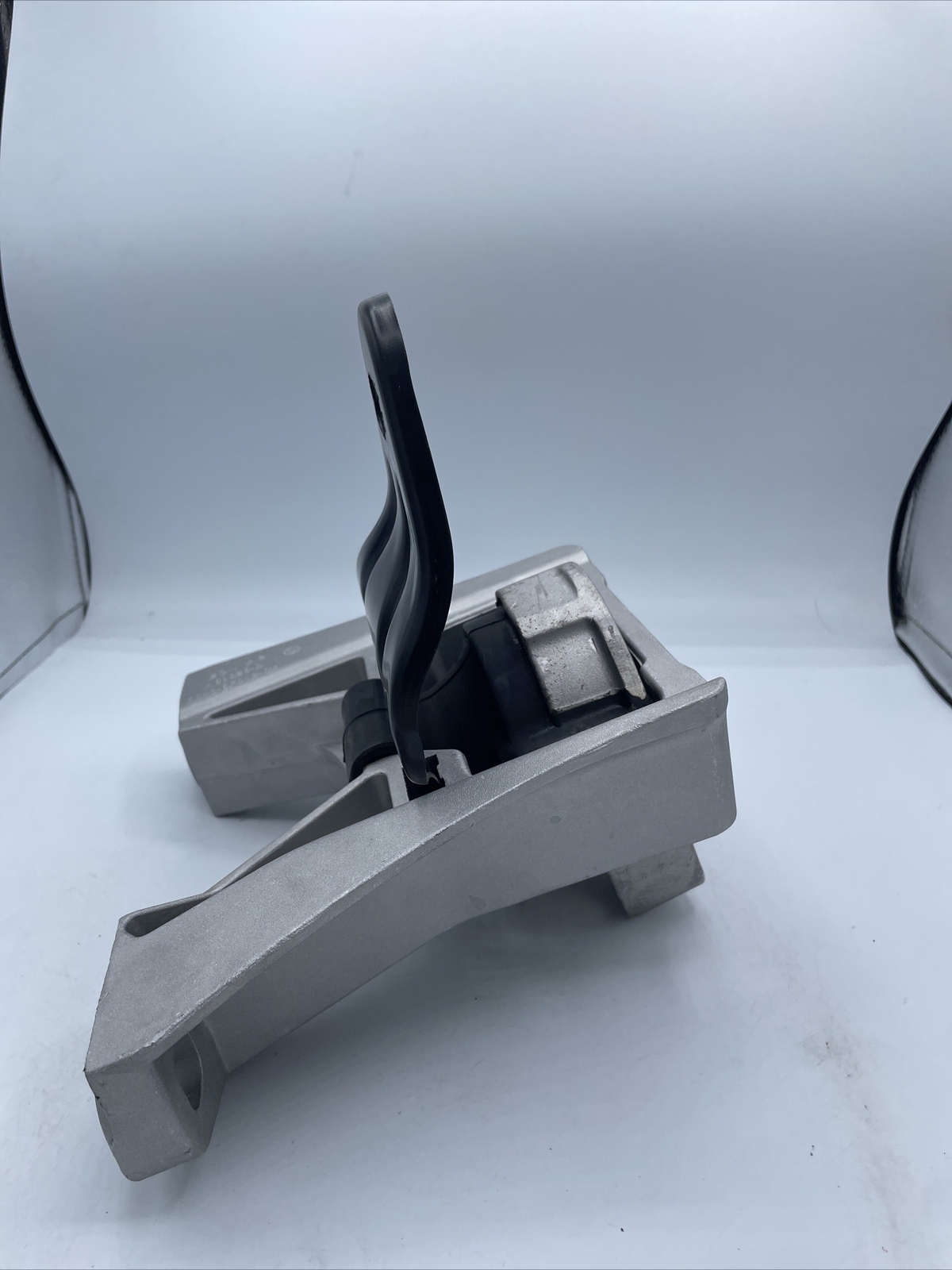 UPPER MOTOR MOUNT BRACKET for Ford Focus 5S43-6F012-CA A5495