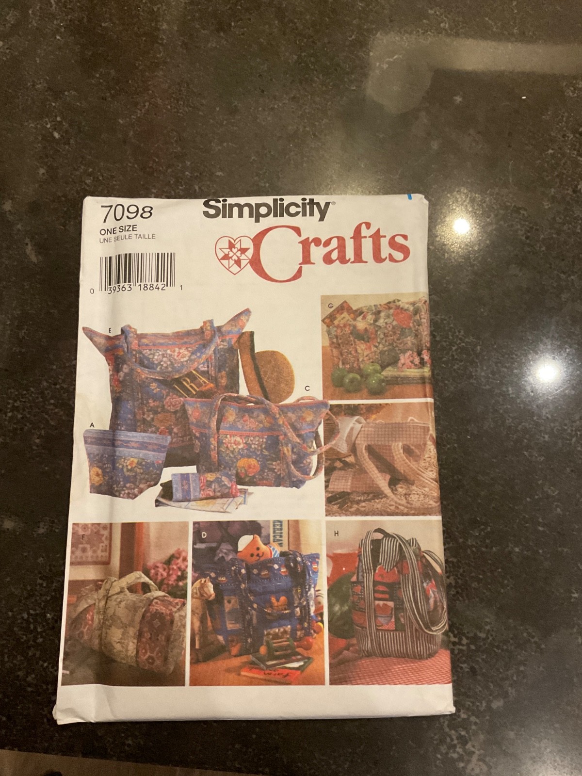 SIMPLICITY PATTERN #7098 - QUILTED BAGS, TOTES & EYEGLASS CASE UNCUT/FF