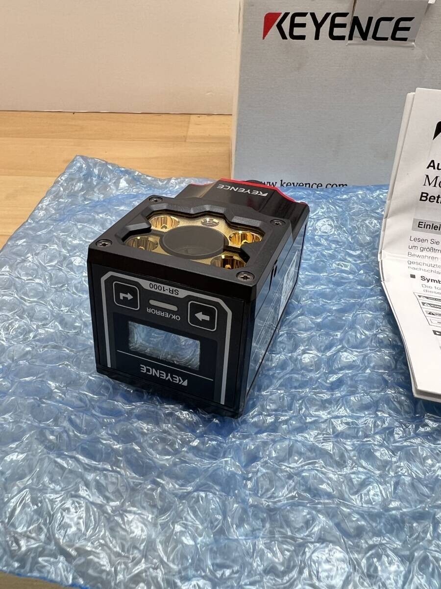 Keyence SR-1000 Automatic Focus Code Reader New Japan JP