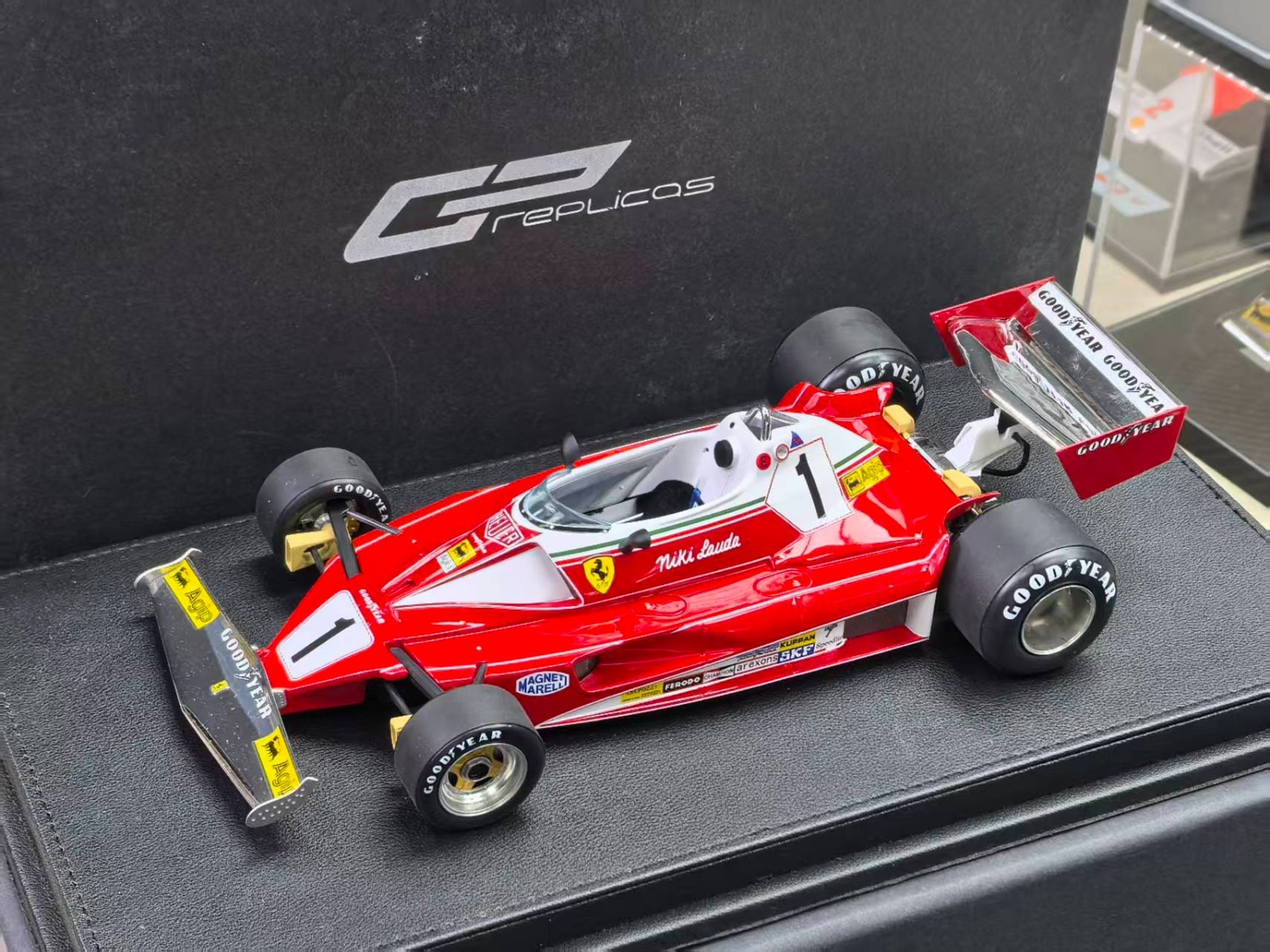 1/18 GP Replicas Ferrari 312T2 Niki Lauda Model