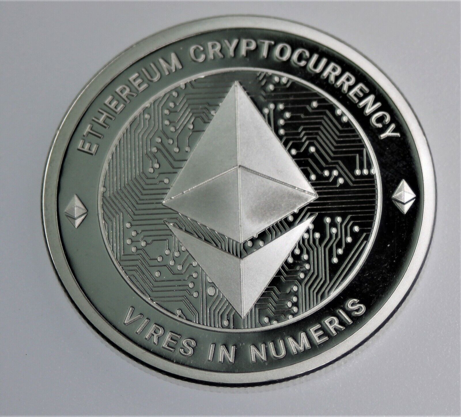 ETHEREUM Cryptocurrency Pure .999 Silver Round Coin in capsule