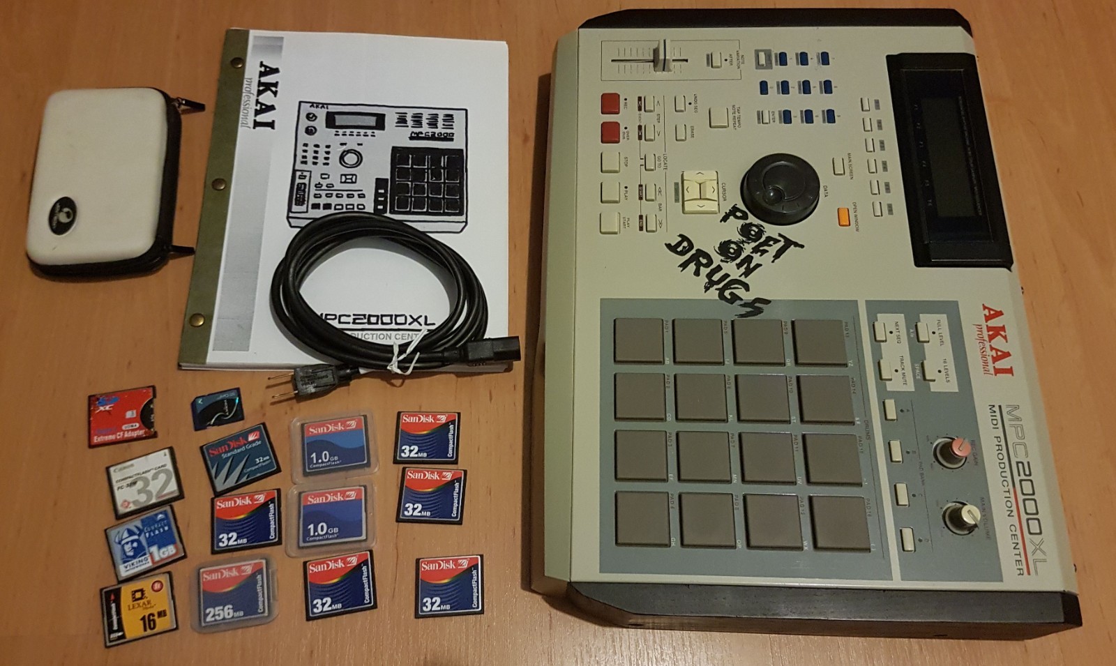 Akai MPC 2000xl Sampler +CF Card lot +Extras