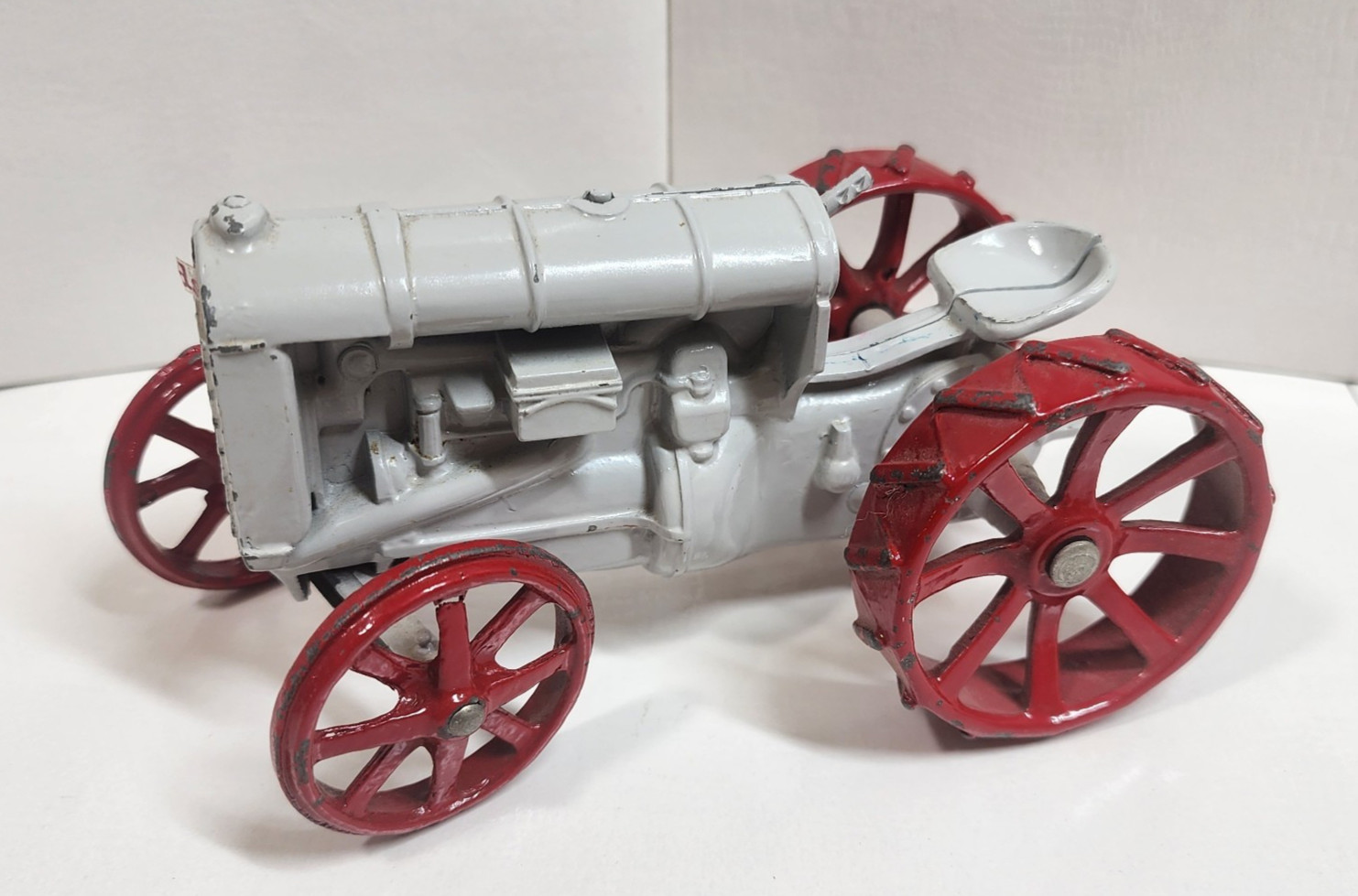 Diecast Fordson Toy Tractor #3021 Missing the Steering Wheel