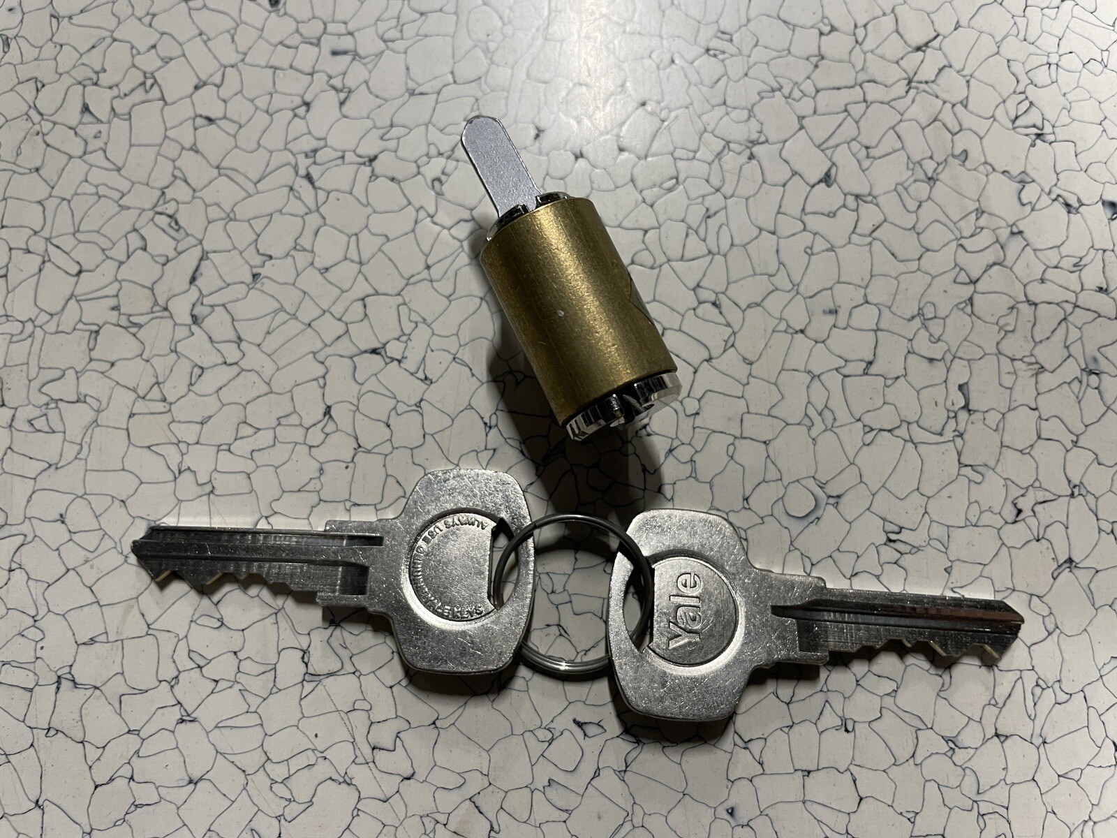 Excess Inventory Yale Real Living Lever Cylinder with Keys Chrome AYRL-KWKA-26