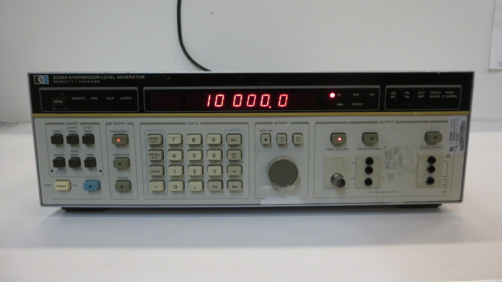 HEWLETT-PACKARD 3336A SYNTHESIZER /LEVEL GENERATOR