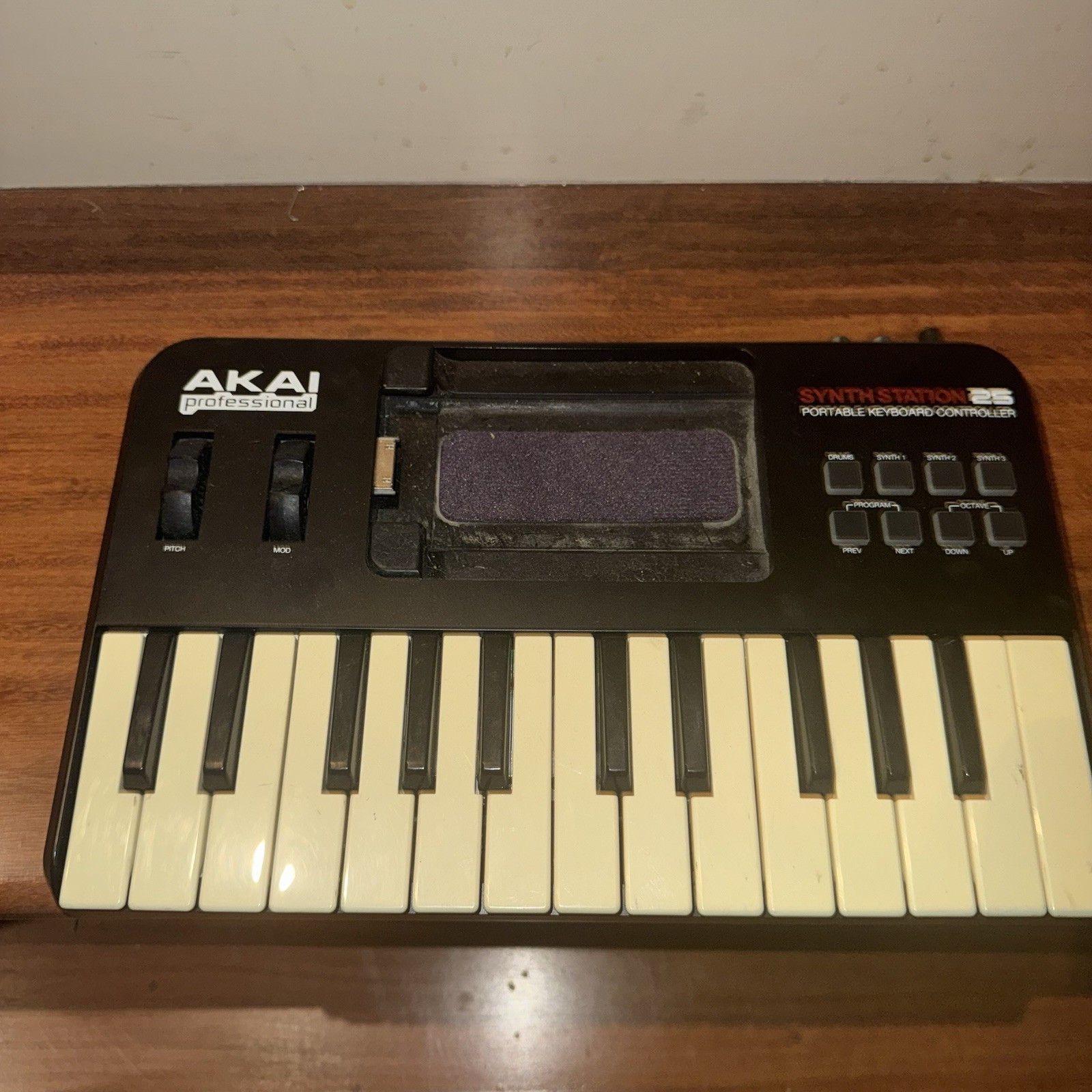 Akai Professional Synth Station 25 for iPhone and iPad MIDI controller 25 key