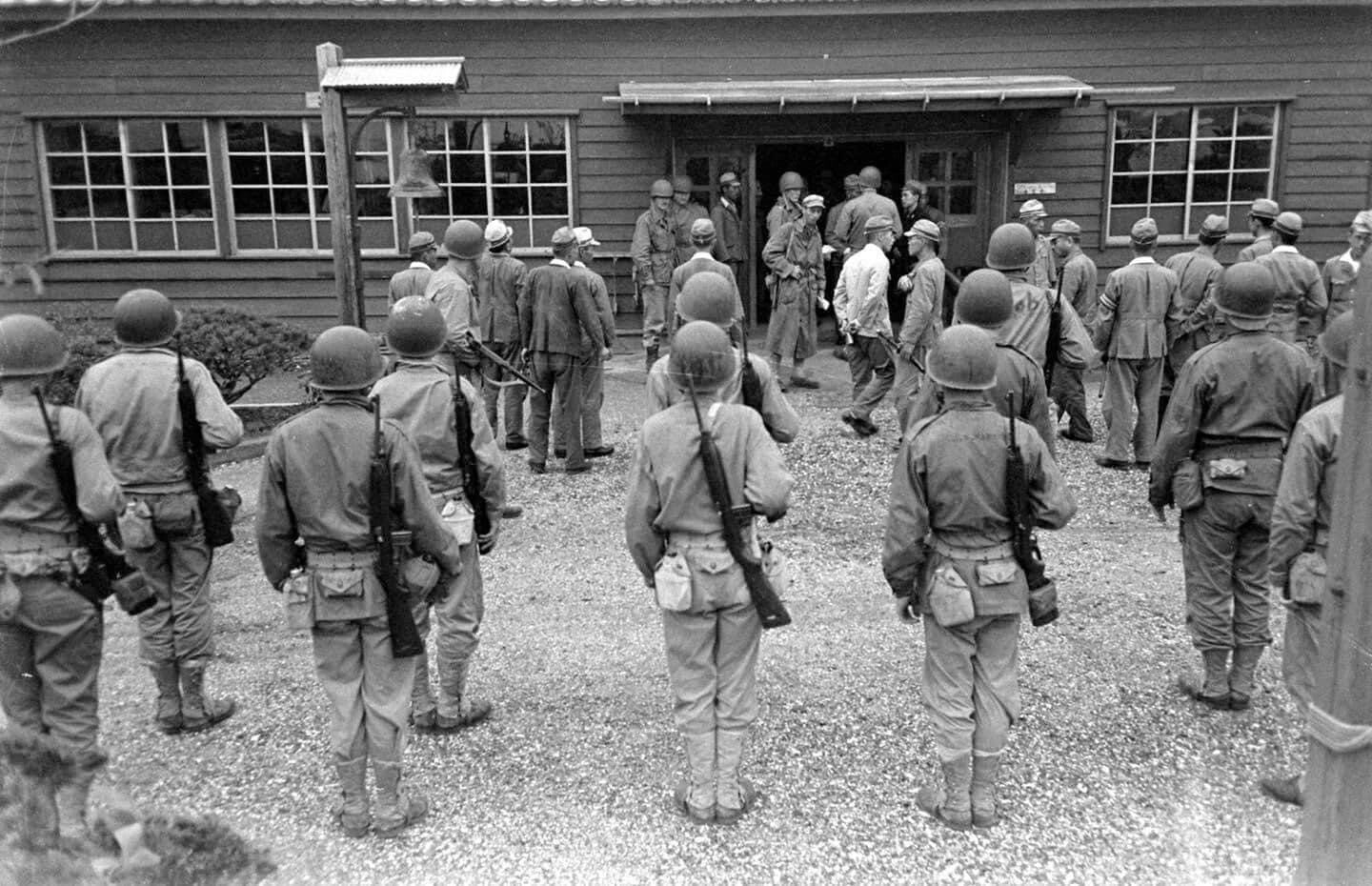 WW2 WWII Photo World War Two /Japanese Personnel Surrender at Honshu 1945 Swords