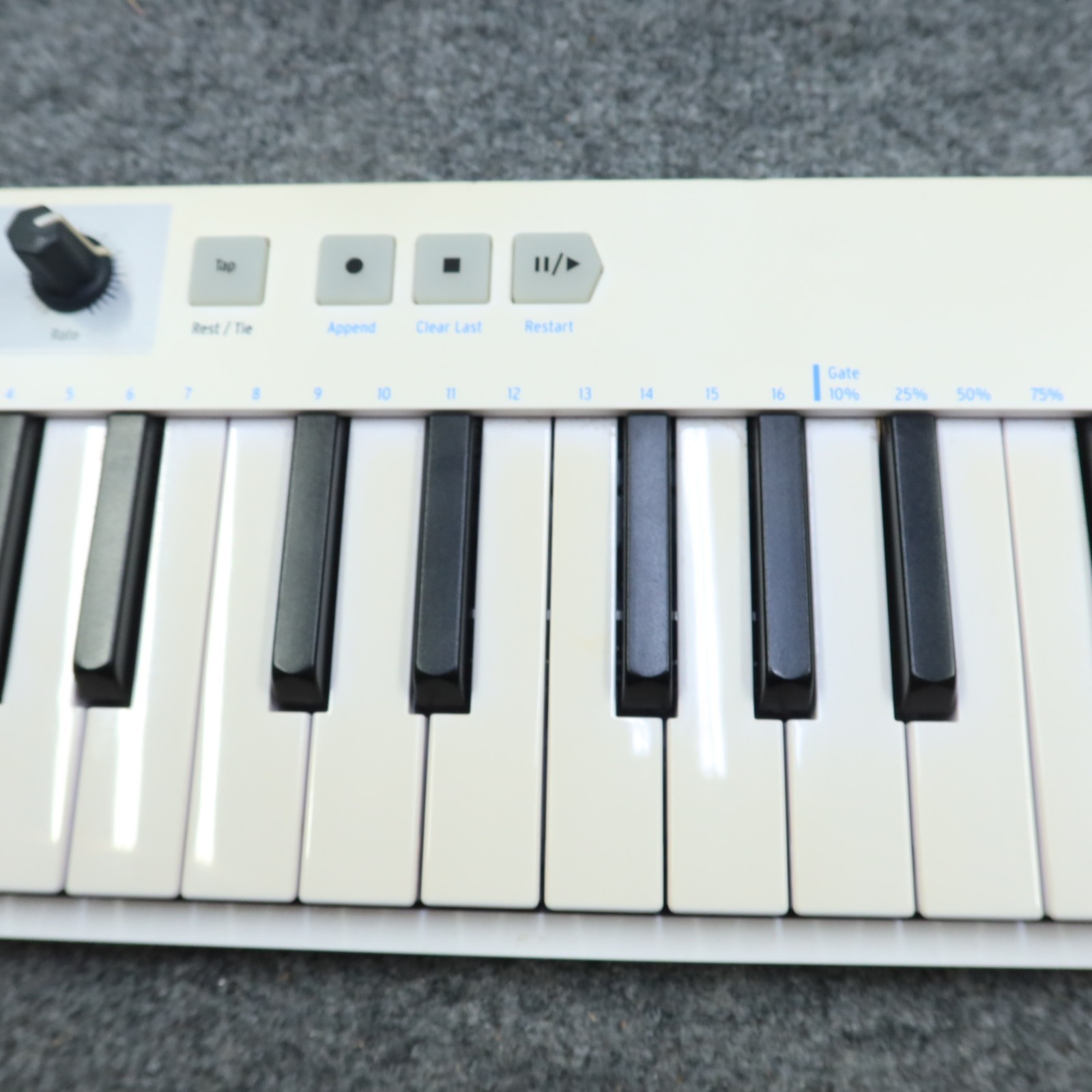 ARTURIA KeyStep Controller Sequencer 32 Key MIDI Keyboard White Electronic