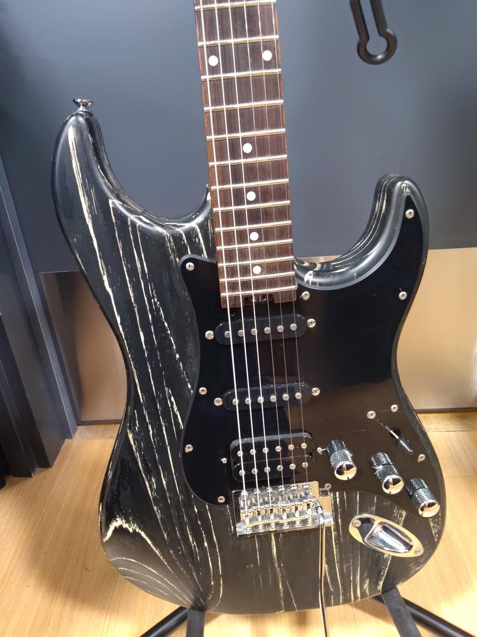 BACCHUS SGS-ASH RSM BLACK&WHITE Stratocaster type