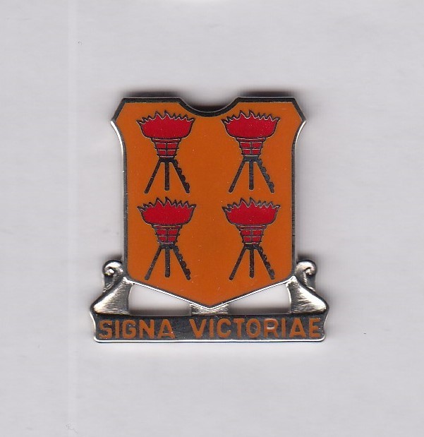US Army 447th Signal Battalion crest DUI badge Orange Words V-21 c/b