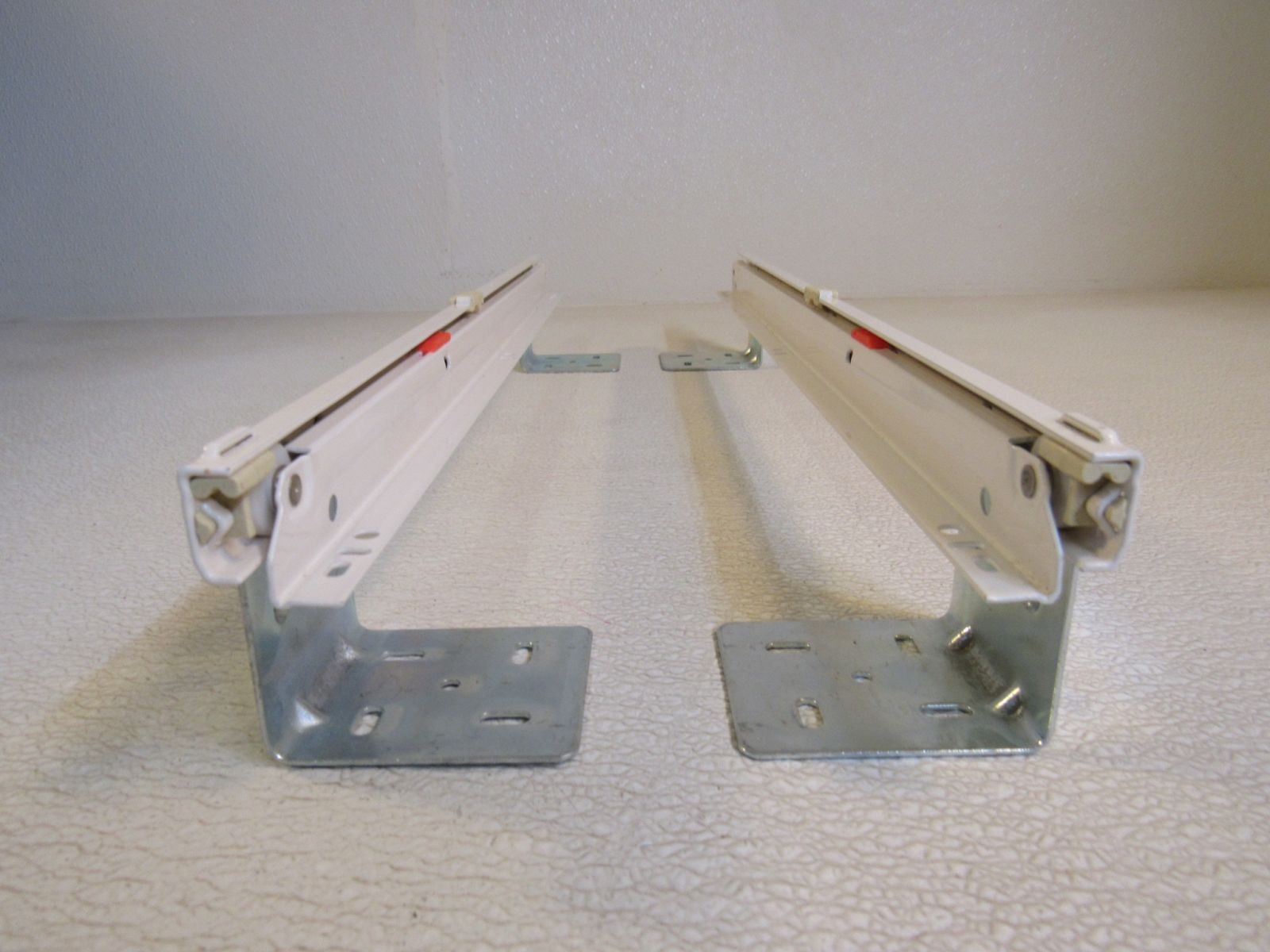 Standard 21-1/2-in Drawer Slides With Mounting Bracket Almond 4-pc Set 75-lb