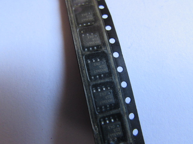 MAX667CSA MAXIM +5V Programmable Low-Dropout Voltage Regulator 8-pin SOIC Qty: 2