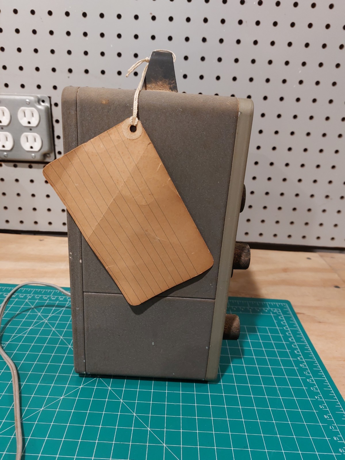 Heathkit IG-102 RF Signal Generator - POWERS UP / UNTESTED ANY FURTHER