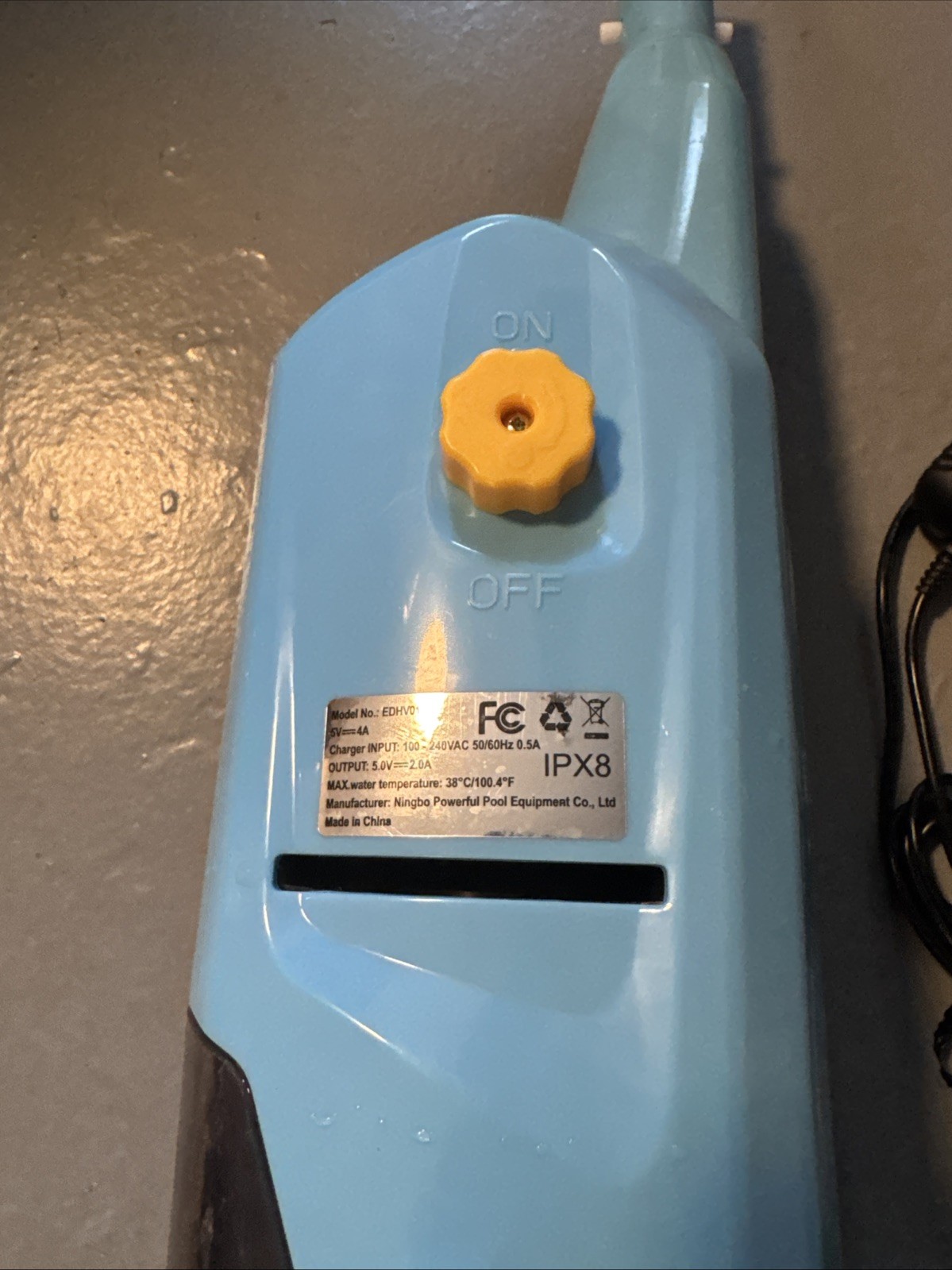 Rechargeable Pool Vacuum Handheld Pool Cleaner Cordless with Telescopic Pole