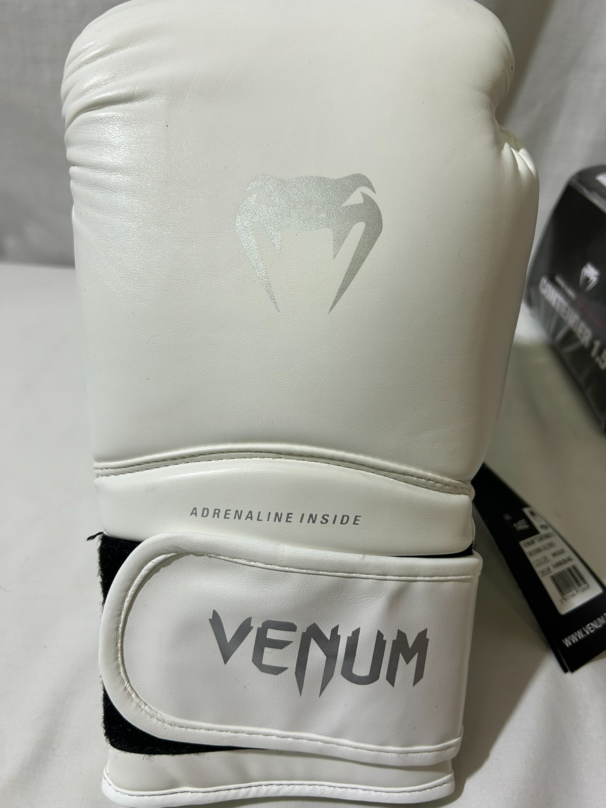 NEW Venum Contender 1.5 14 oz white/silver boxing gloves