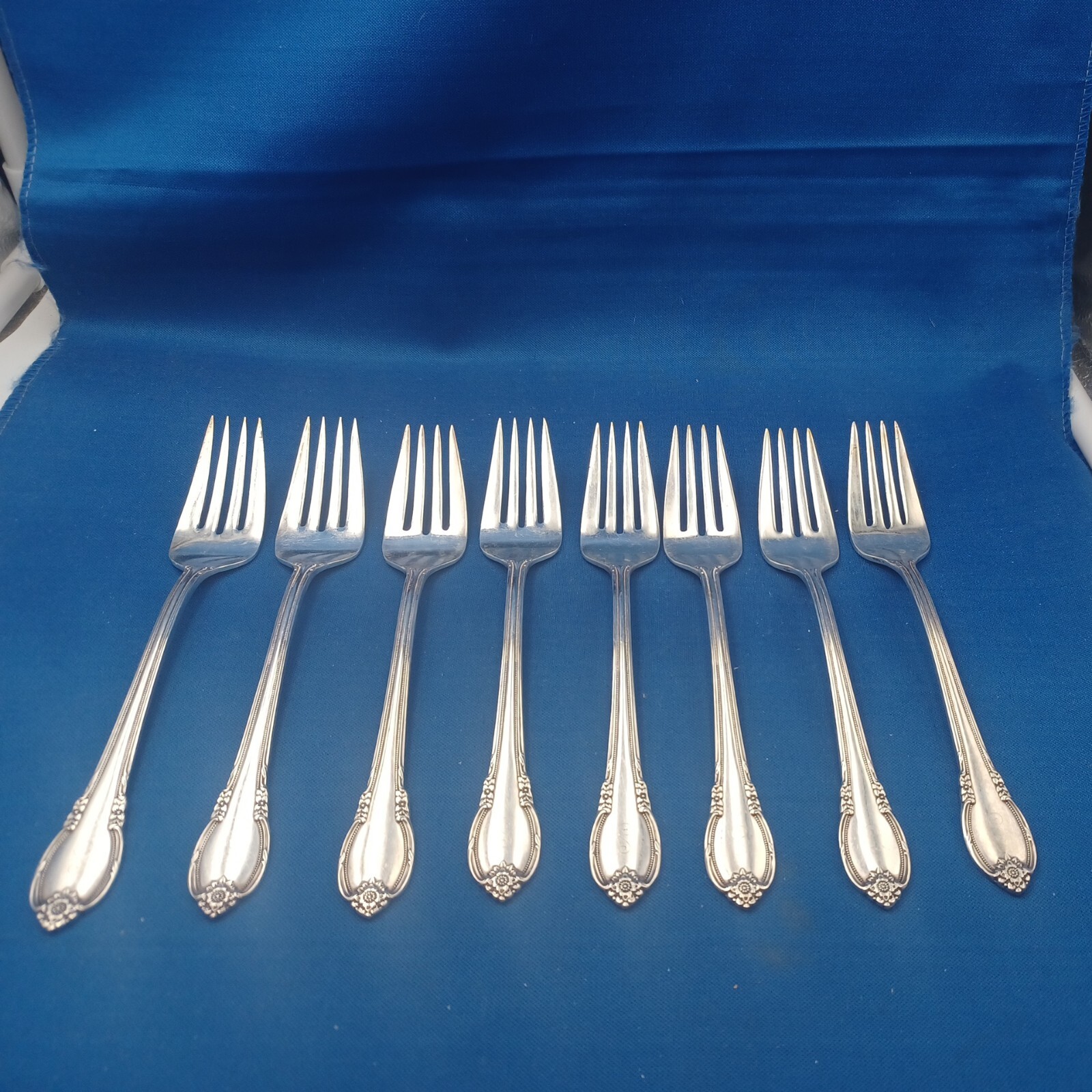 Lot of 8 International 1847 Rogers REMEMBRANCE Silverplate Salad Forks 6 3/4"