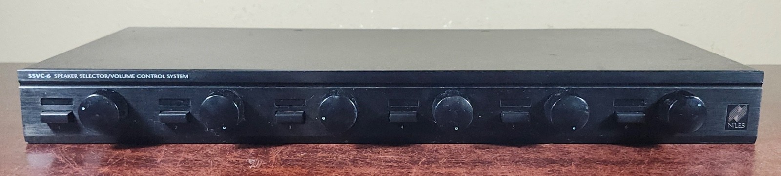 NILES SSVC-6 SPEAKER SELECTOR VOLUME CONTROL SYSTEM has a missing port FOR PARTS