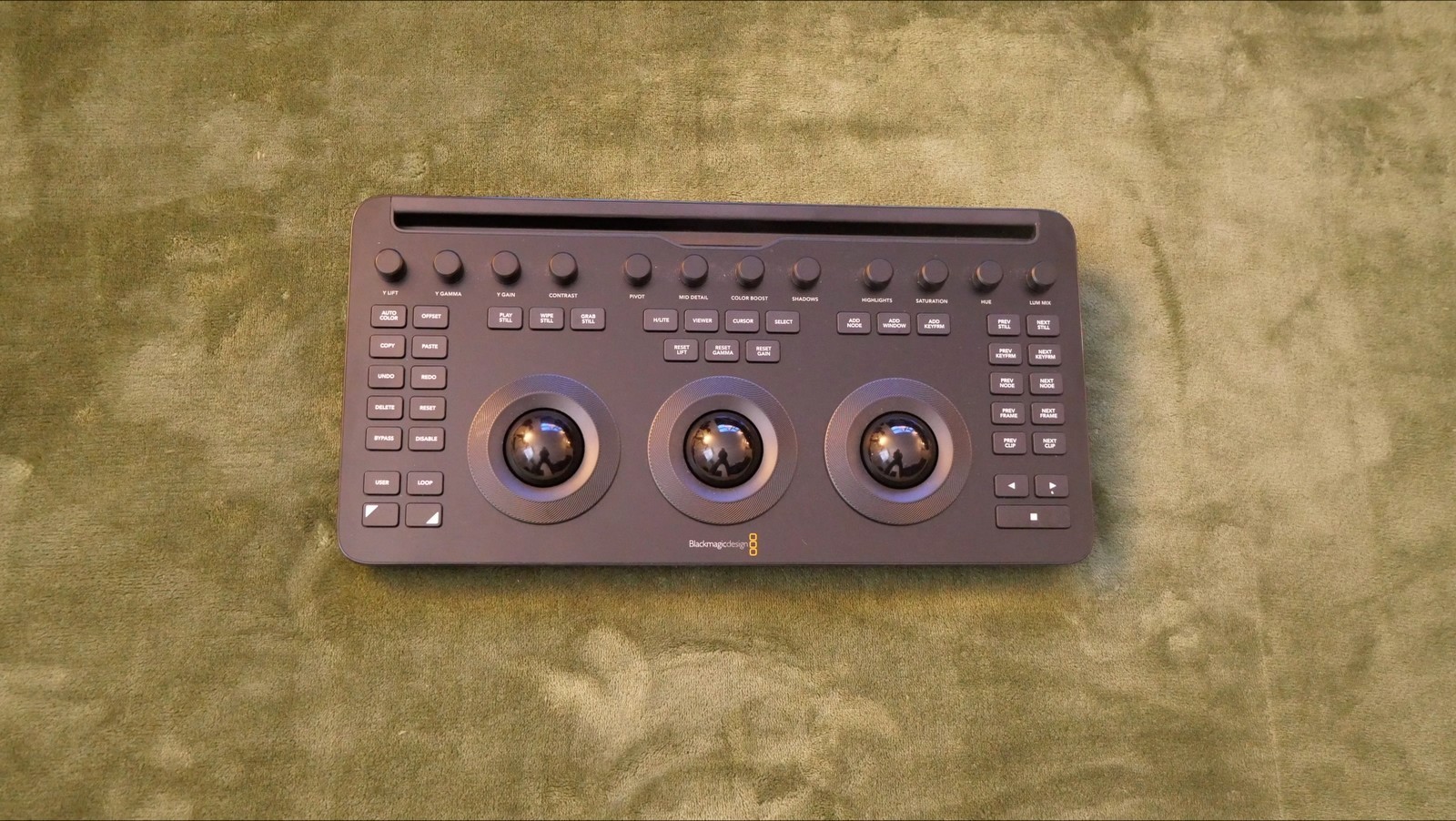 blackmagic davinci resolve micro color panel