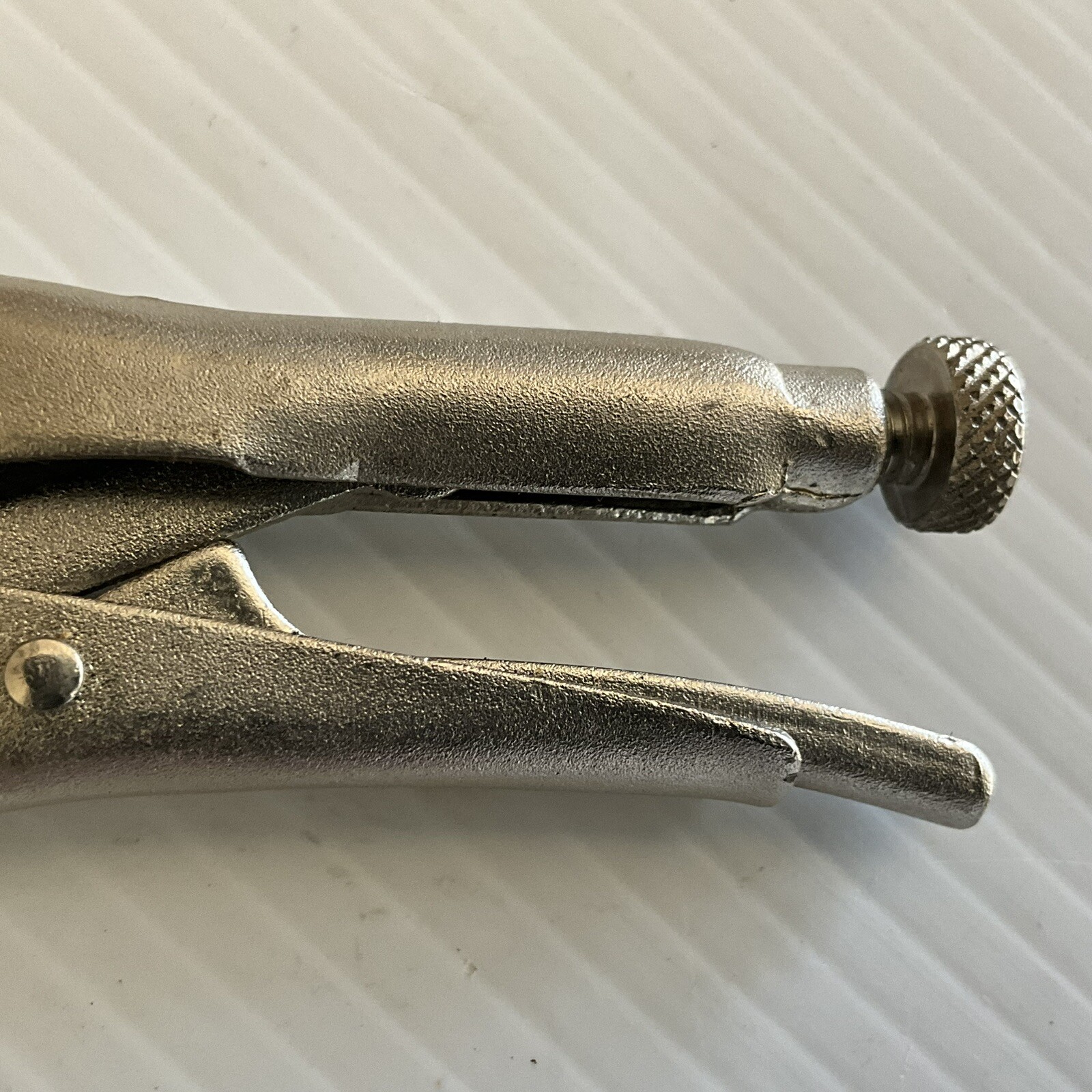 Vintage Unbranded 4" Locking Pliers Adjustable Curved Jaws