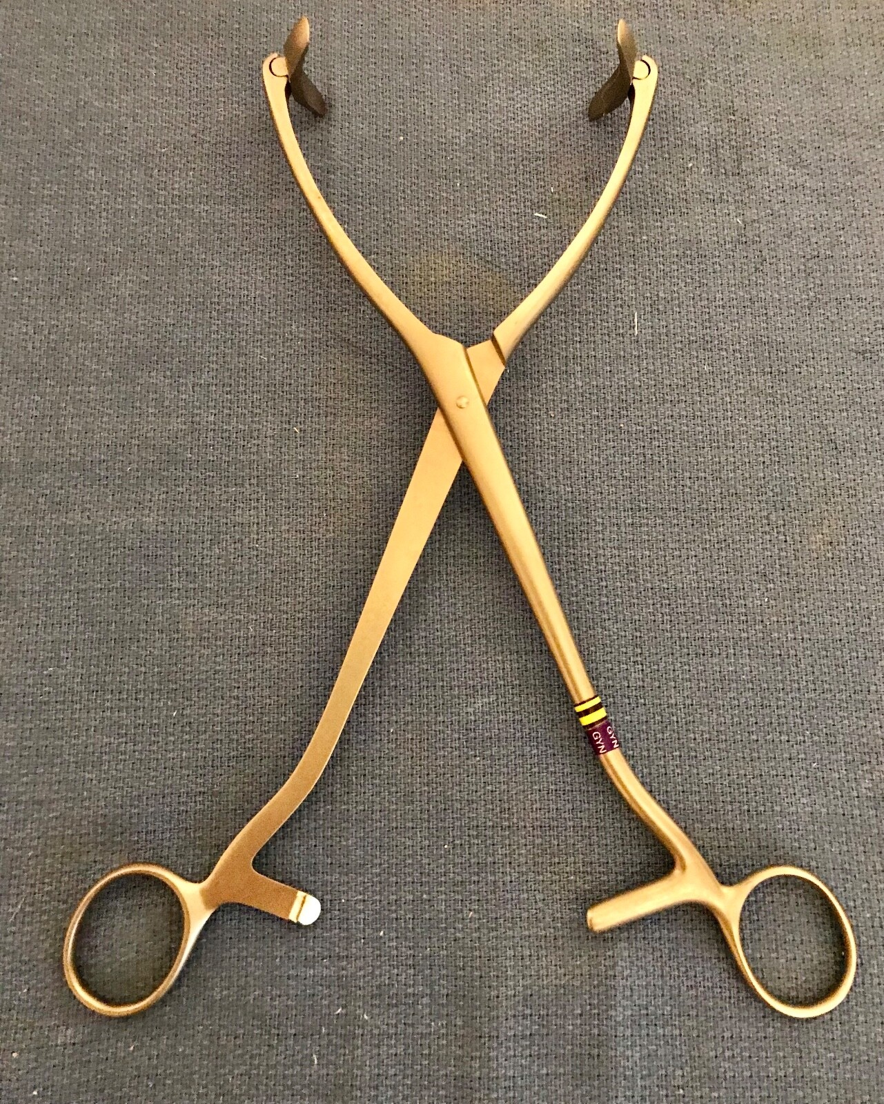 Aesculap EO420R Collins Uterine elevating forceps. GC, guaranteed.