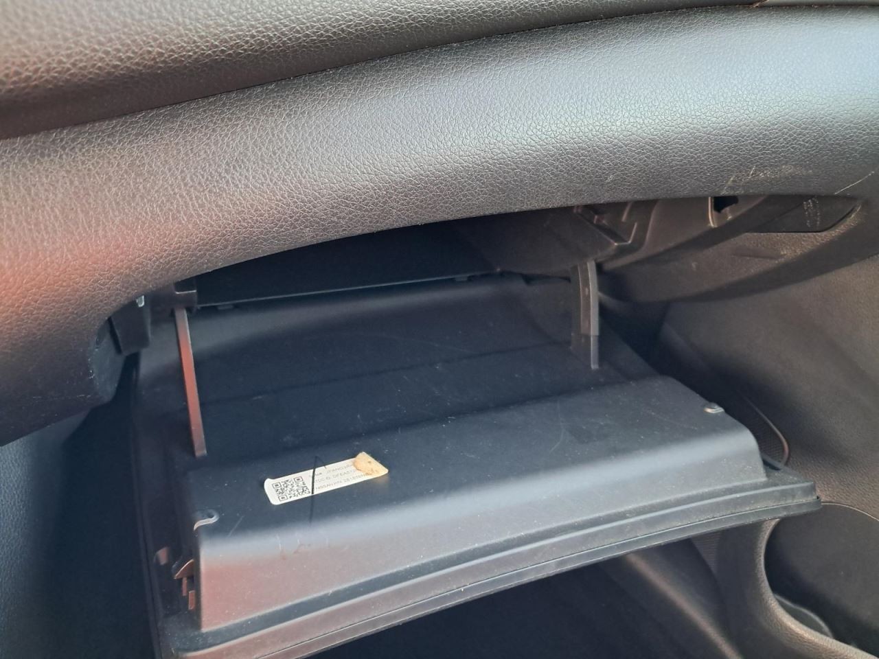 SENTRA    2015 Glove Box 4761752