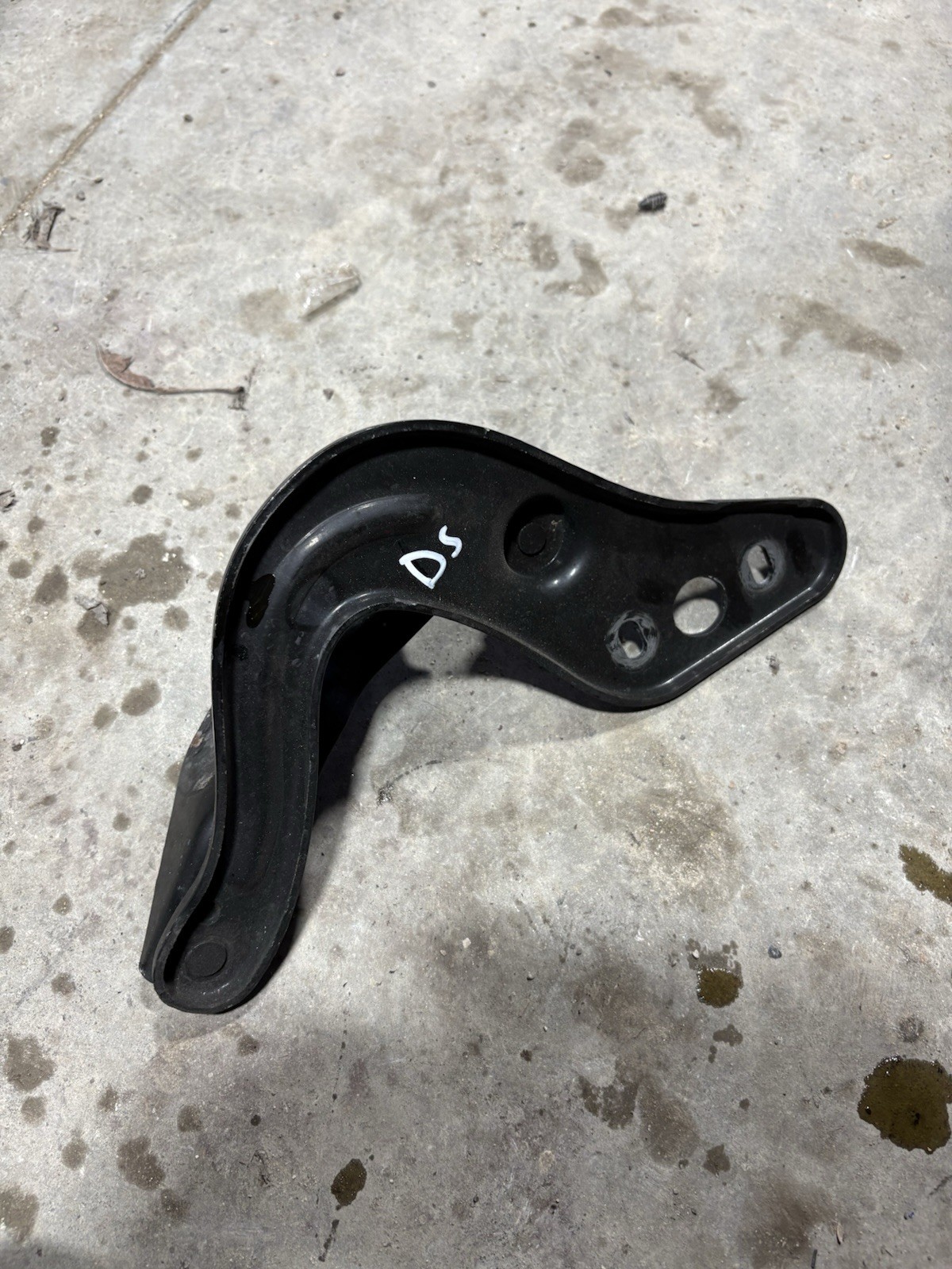 05 06 07 08 09 10 11 12 C6 CORVETTE Driver  Side HOOD HINGE