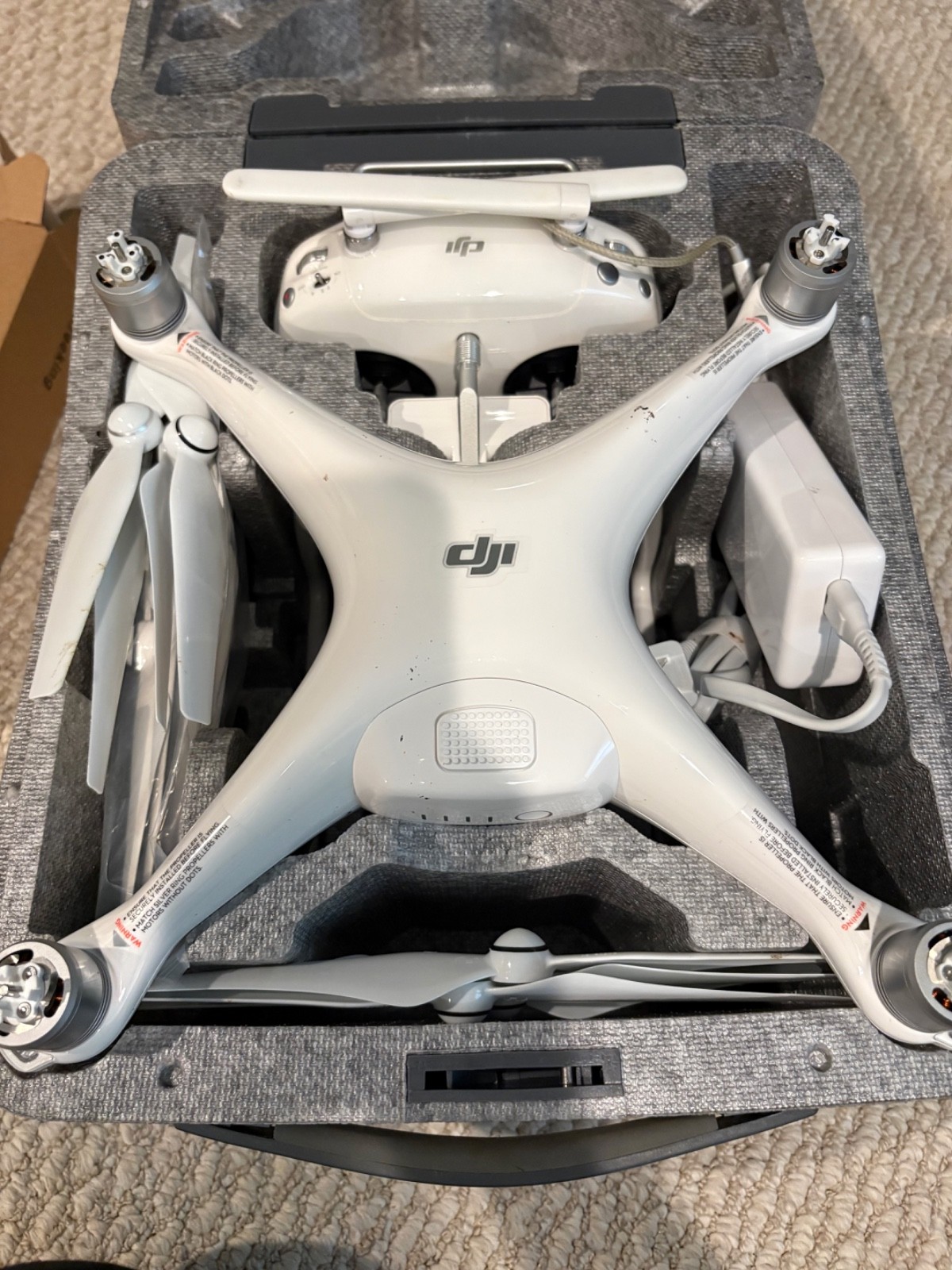 DJI Phantom 4 w/Charger, x2 Set Blades, Controller, Hardcase, Cords, and Battery