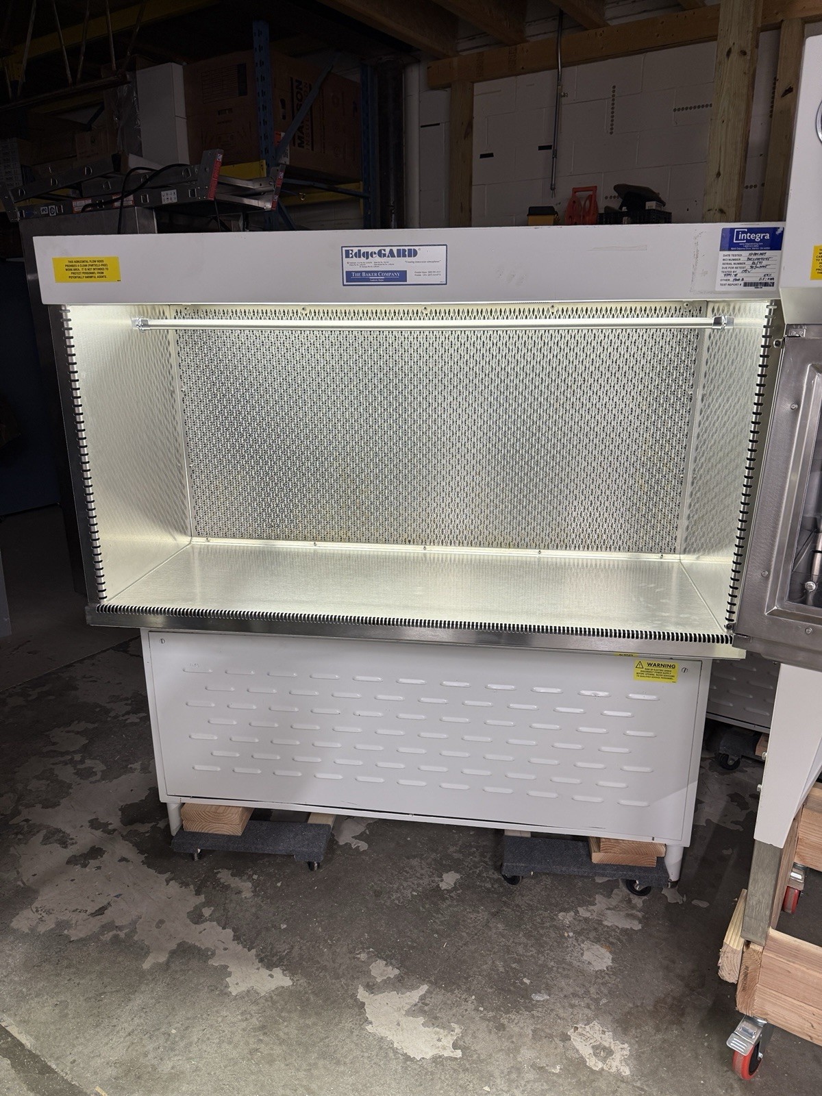2006 Baker EdgeGARD Class II Biological Safety Cabinet Lab Hood model EG-5252
