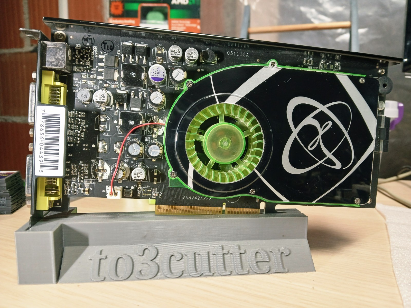 GAMING ICON - XFX NVIDIA 7900 GS 512 GDDR3 RAM AGP8x Vintage VGA CARD - MINT !