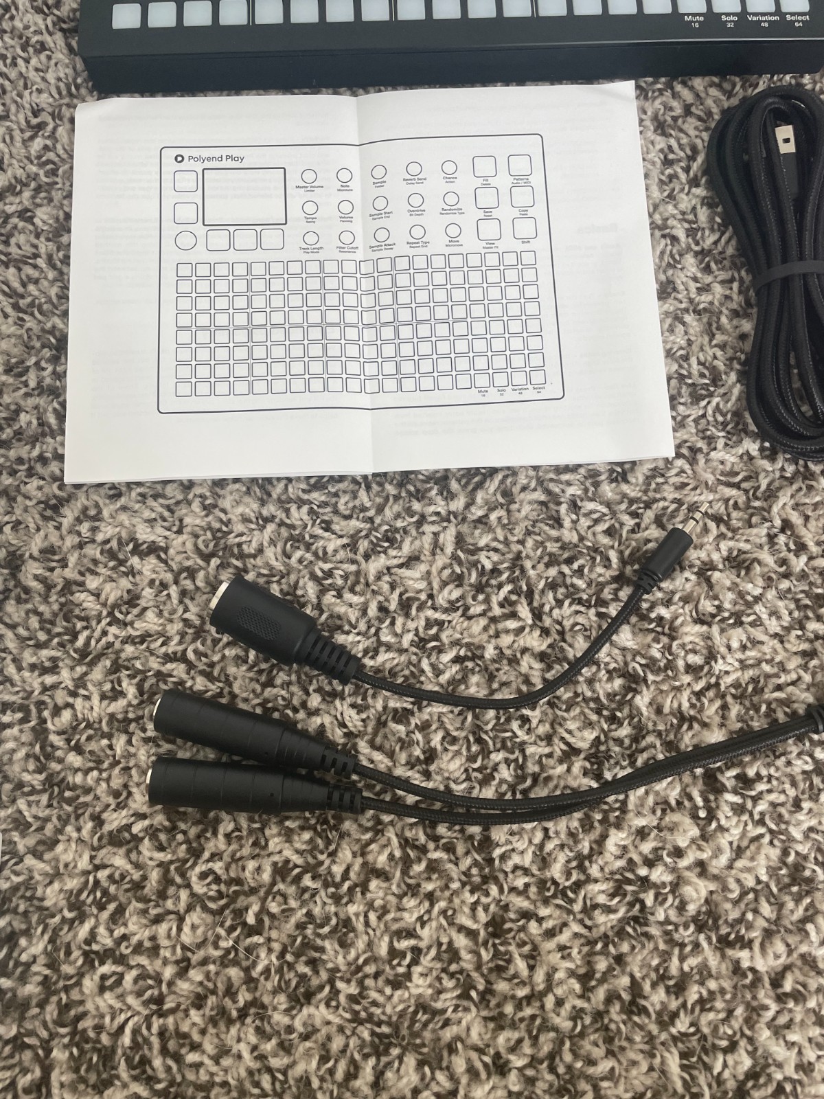 Polyend Play Sample and MIDI Based Groovebox complete Used once.