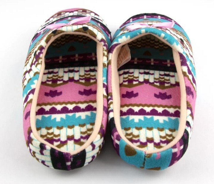 Canyon Sky Women's Aztec Pattern Soft & Comfy Slippers, size Large (L)
