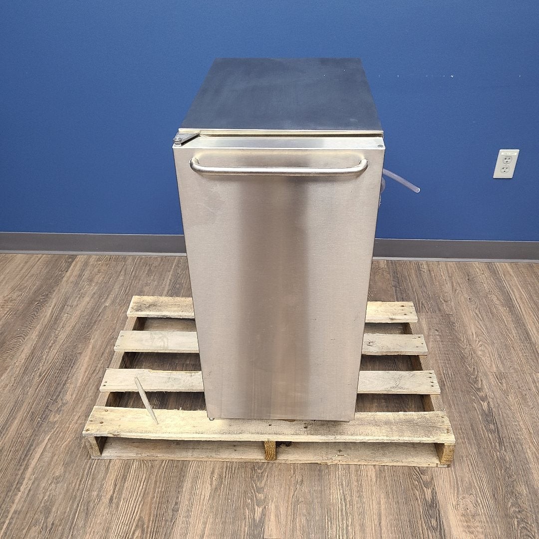 Scotsman CU50PA-1 65 lb. Undercounter Gourmet Ice Machine (Scratch & Dent 2332)