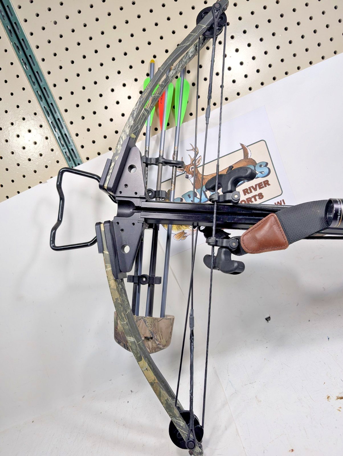 TenPoint TL4 Crossbow Pkg with Rope Cocking Device, Quiver, Bolts and Scope